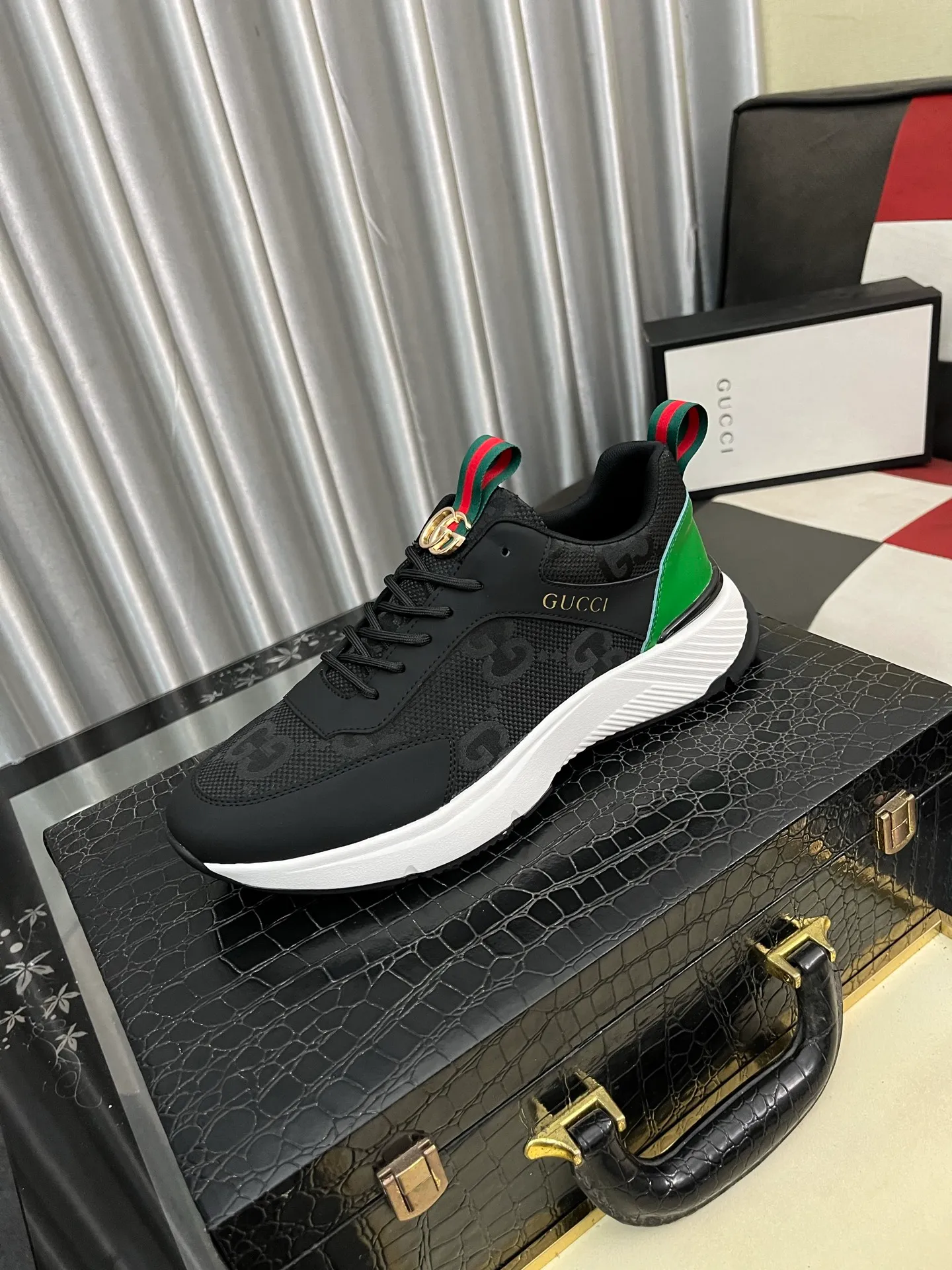 Men's Men's Shoes 💰458⌚️⌚️【GUCCI】Gucci men's latest white shoe series casual shoes! The official website is built 1:1. Upper: Made of imported cowhide, with electric embroidery ➕Inner lining: Made of high-quality first-layer pigskin, soft and comfortable. Picky material selection and exquisite workmanship give you the best enjoyment. Size: 38-443️⃣Colors available
